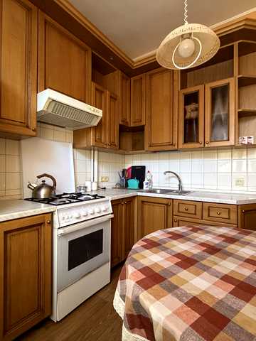 Алчевських вул. (Артема), 20/22