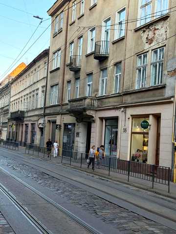 Гетьмана Петра Дорошенка вул. (Жовтнева), 35