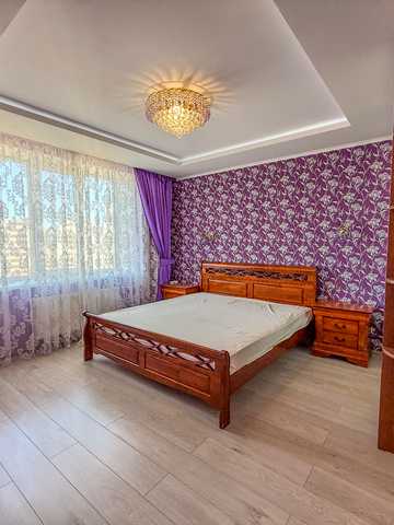 Валерія Лобановського вул., 18