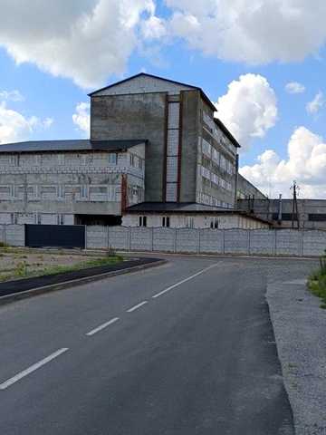Івана Франка, 104 б