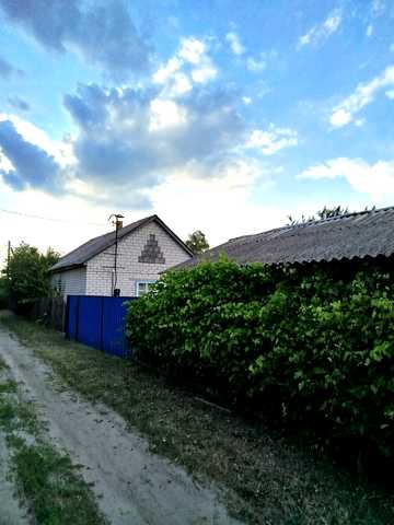 Центральна, 1