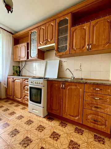 Кравчука вул., 10