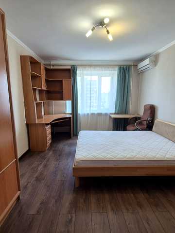 Василя Стуса вул., 24