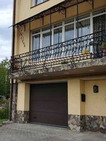 Дмитра Яворницького вул., 44