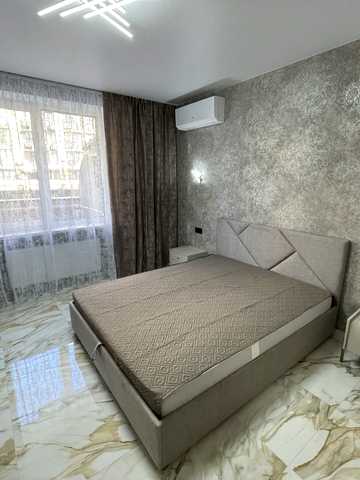 Миру вул., 7