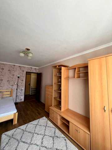 Голосіївський просп. (40-річчя Жовтня), 11
