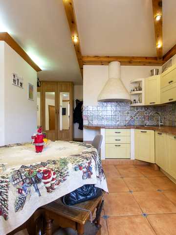 Дніпровська набережна вул., 19