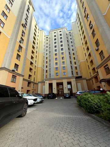 В'ячеслава Чорновола просп. (), 73
