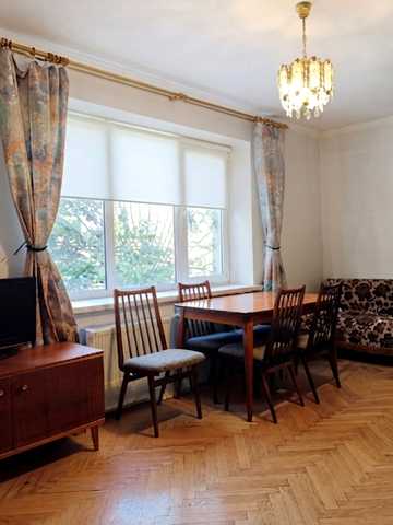 Євгена Патона вул., 17