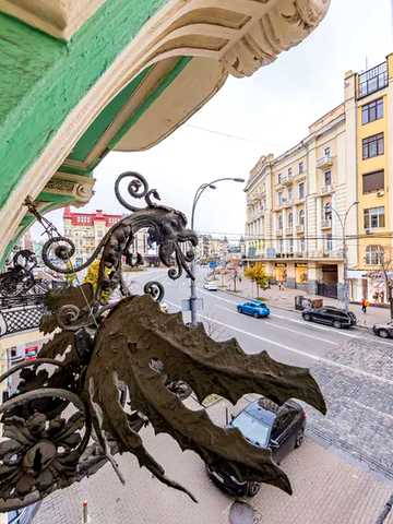 Велика Васильківська вул. (Червоноармійська), 28
