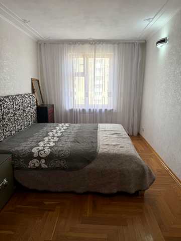 Павла Тичини просп., 8