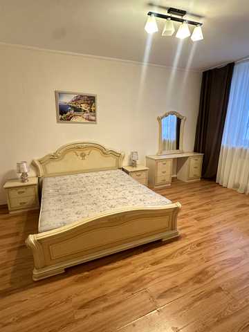 Срібнокільська вул., 1