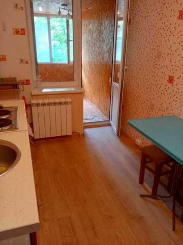Космонавтів вул., 112