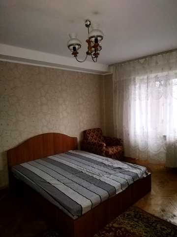 Братиславська вул., 42
