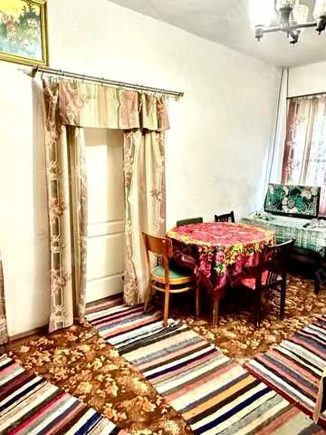 Центральна, 1