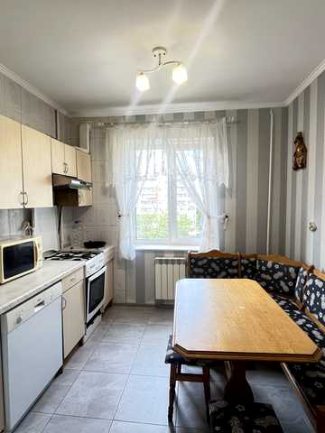 Миколи Бажана просп., 7-Б