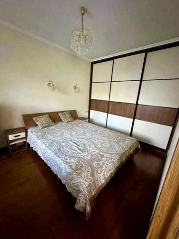 Лесі Українки бульв., 24