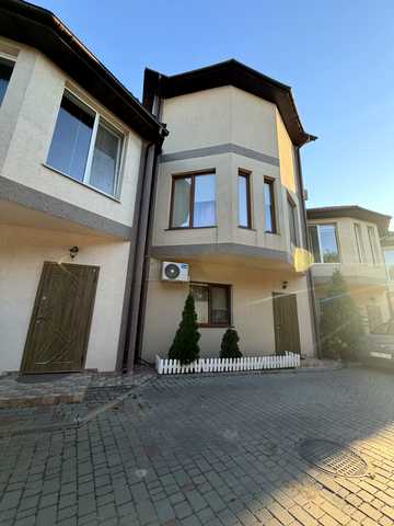 Жоліо Кюрі вул., 31/2