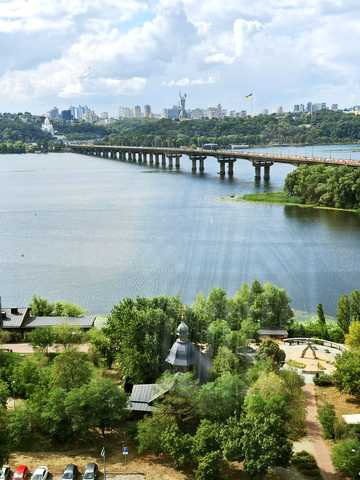 Павла Тичини просп., 2