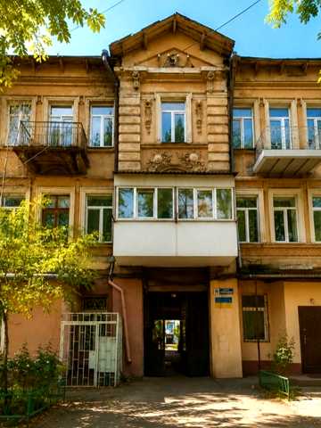 Болгарська вул., 18