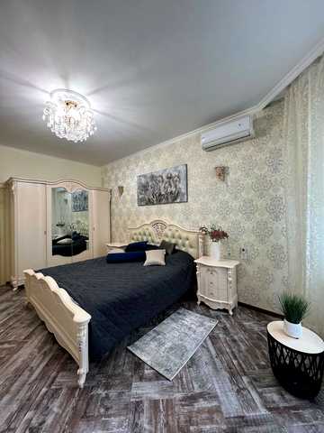Добровольців вул. (Маршала Говорова), 8