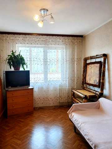Академіка Заболотного вул., 76