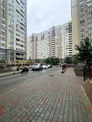 Михайла Грушевського вул., 30б