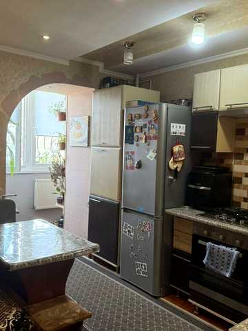 Злуки просп., 8