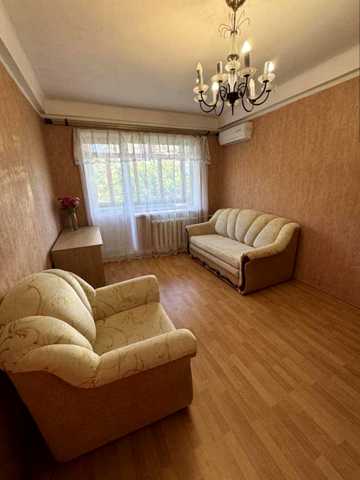 Будівельників вул., 14