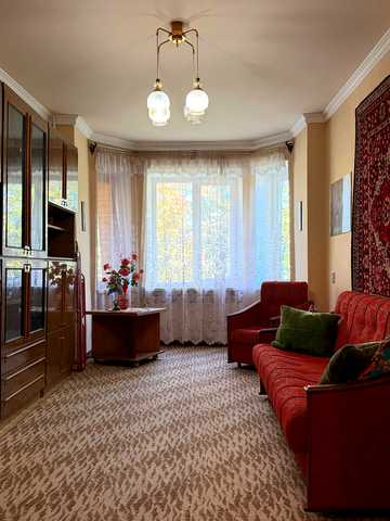 Металургів просп., 18