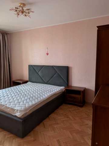 Тарасівська вул., 20