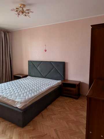 Тарасівська вул., 20