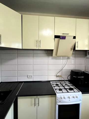 Степана Бандери вул., 40/2Б