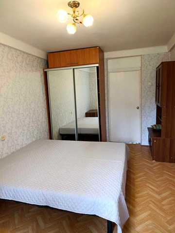 Вацлава Гавела бульв. (Івана Лепсе), 52