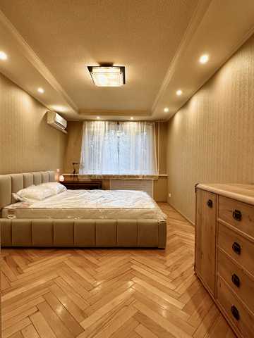 Салютна вул., 10