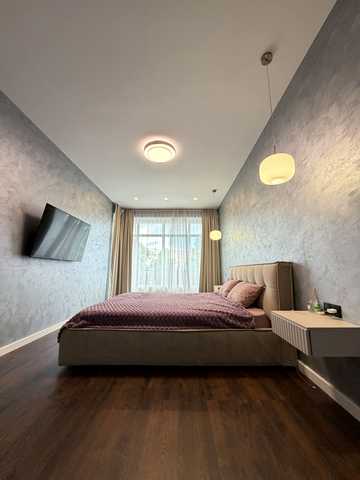 Дмитра Яворницького вул., 28