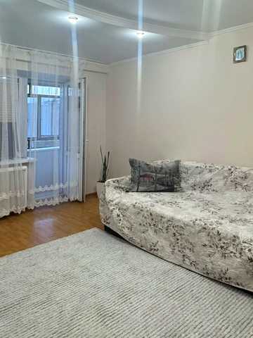 Пасічна вул., 51