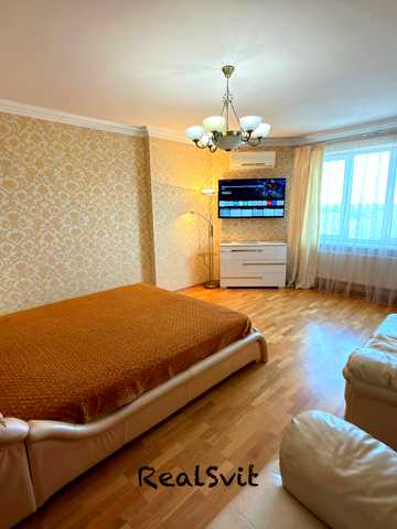Йорданська вул. (Лайоша Гавро), 1
