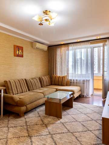 Ованеса Туманяна вул., 8