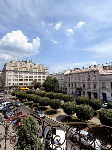 Тараса Шевченка просп., 12