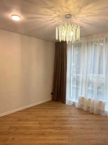 Літературна вул., Будинок