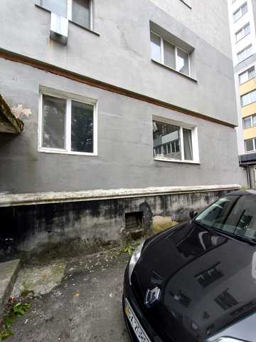 Бандери Степана вул., 1