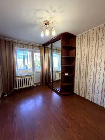 Незалежності бульв. (50 років Жовтня), 8