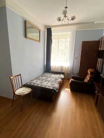 Миколи Зерова вул., 11