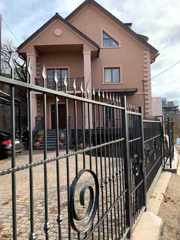 Володимира Сікевича вул., 16