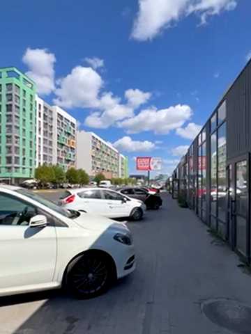 Відродження вул., 1