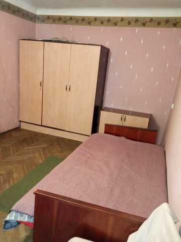 Будівельників вул., 4