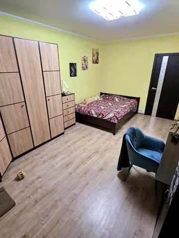 Анни Ахматової вул., 30