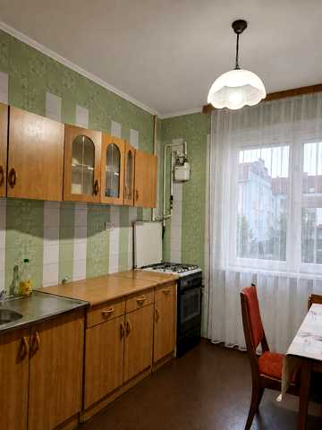 Вишняківська вул., 8