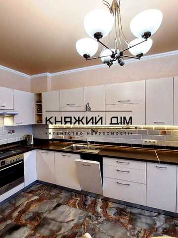 Полтавська вул., 10